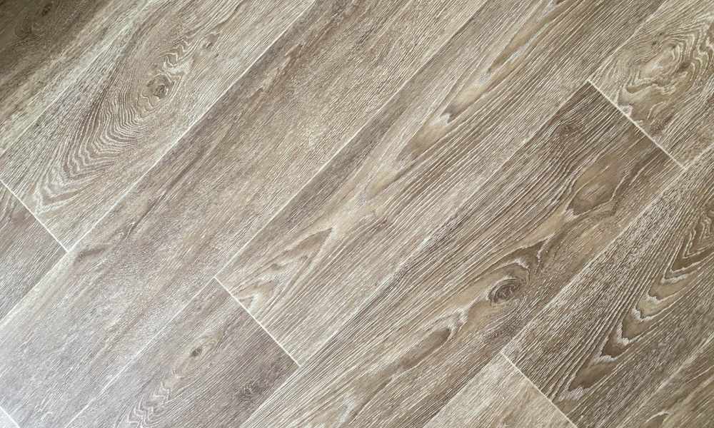 Exploring the Benefits of Vinyl Flooring Rolls for Budget-Friendly Home Upgrades